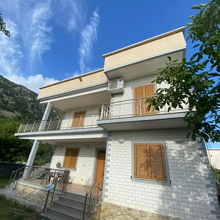 Apartment Pams *